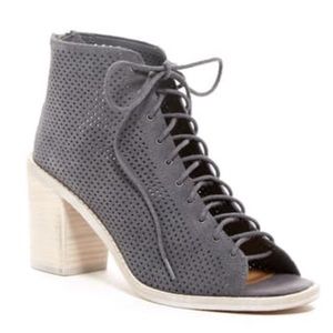 Dolce Vita Sandal Morie Gray Block Heel Zip Size 6 EUC